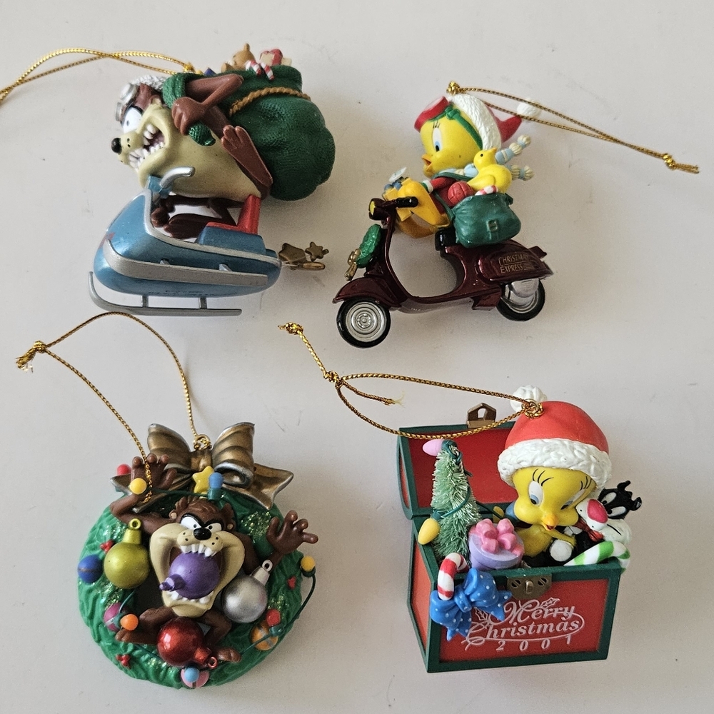 Looney Tunes 2001 Vintage Christmas Ornament Set